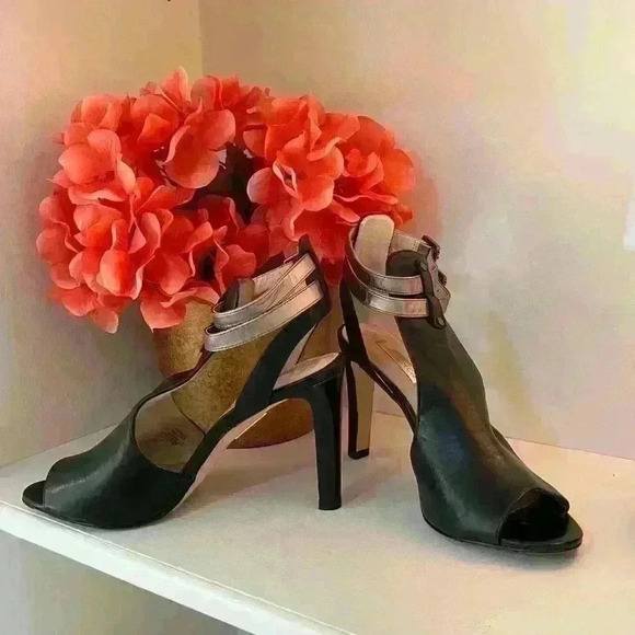 Louise et Cie Sebastian Cutout Leather Heels - Picture 2 of 10